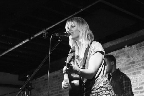 <p>Folk artist sells out at Signal Kitchen</p>