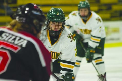 <p>Women’s hockey bitten by the Huskies</p>
