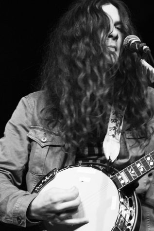 Indie artist mesmerizes at local venue