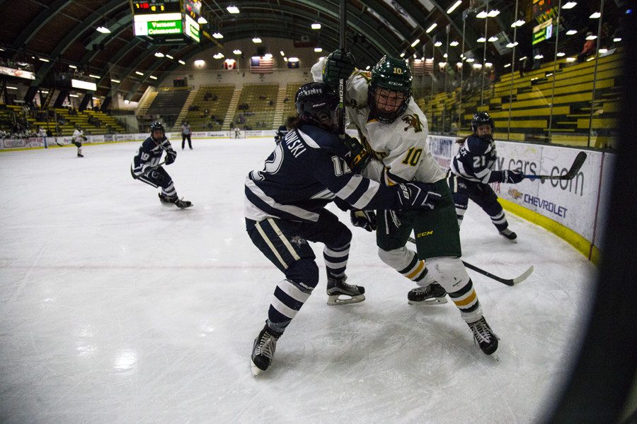 Womens hockey falls late to New Hampshire