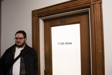 Professor grabs student journalist and deletes photos after classroom was photographed