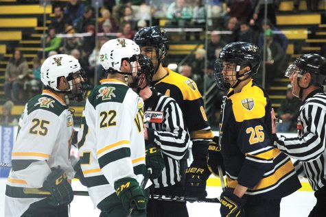Men’s hockey wins against Merrimack