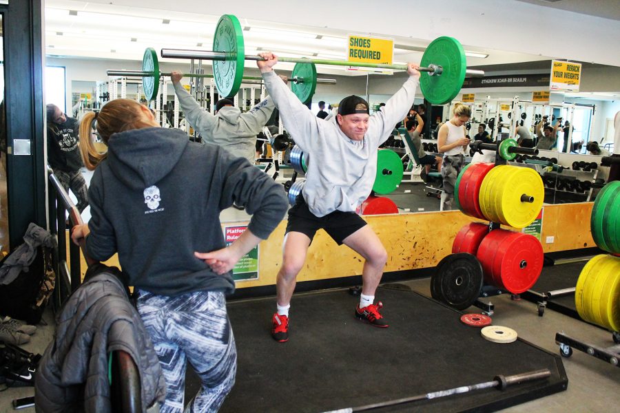 Weightlifting team snatches victories