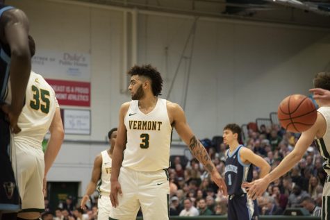 Men’s basketball winning streak comes to an end