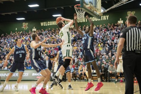 Men’s basketball leads conference nine straight wins