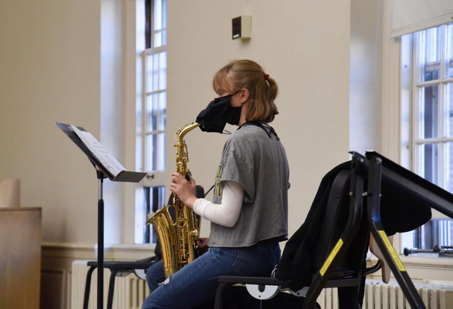 A UVM Concert Band member plays the saxophone through a mask with a mouth hole in it, Oct. 14 in a class led by music professor Dr. Thomas Turner.