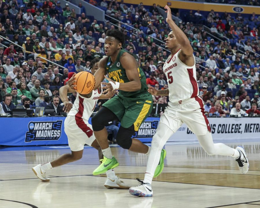 Vermonts Ben Shungu splits the defense on a drive to the hoop during the Catamounts first round NCAA March Madness basketball game against the Arkansas Razorbacks.