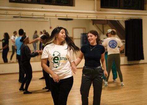 First-year Alisson Fernández and senior Naomi Laver learn salsa dancing at UVM Salsa’s practice in Mann Hall Gym Sept. 30. 
