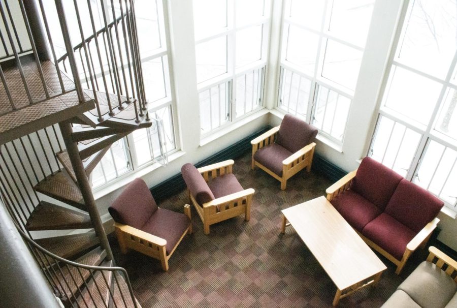 A University Heights common room with a spiral staircase March 8. Students have been noting discrepancies between different residential halls and campuses in light of ResLife’s new room selection system. 
