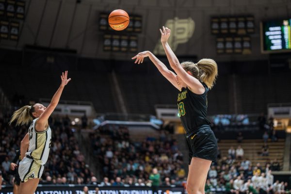Women’s basketball closes season against Saint Louis University